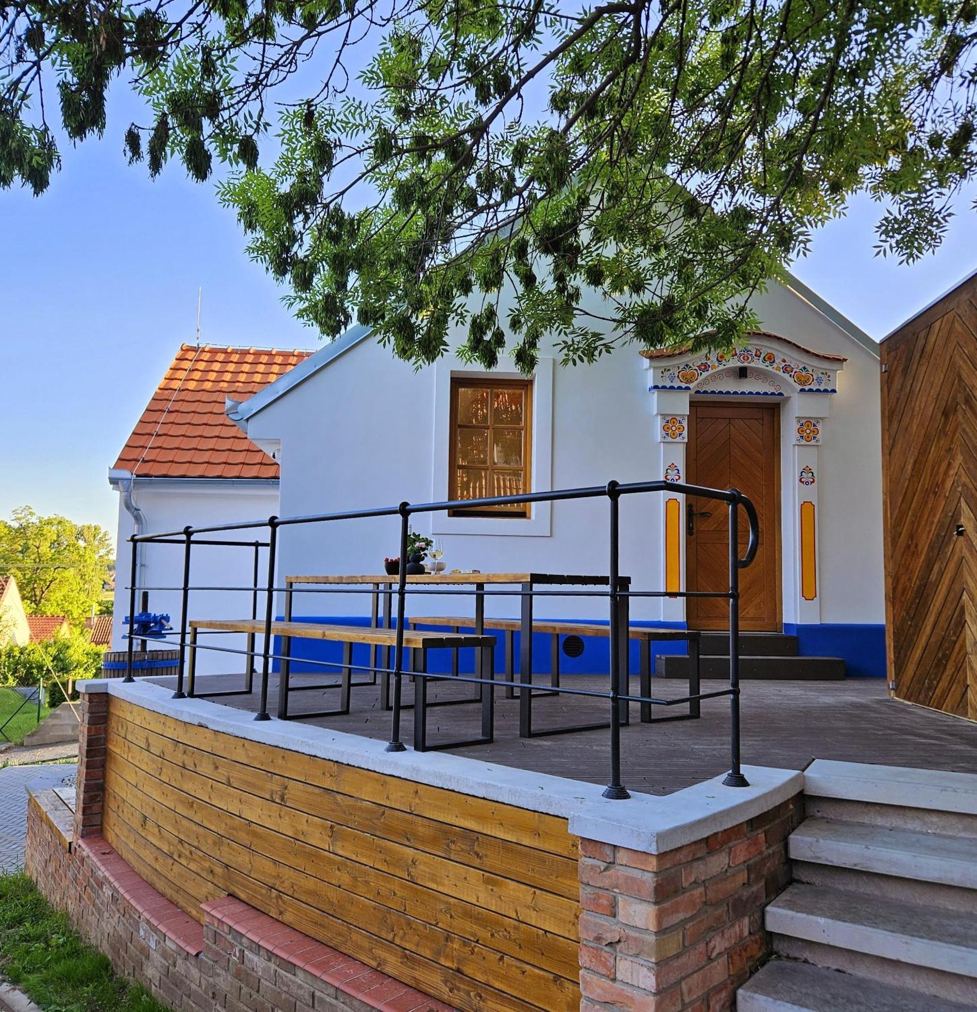 Pod Vinohradem - Apartmany & Vinne Sklepy Mutěnice 外观 照片